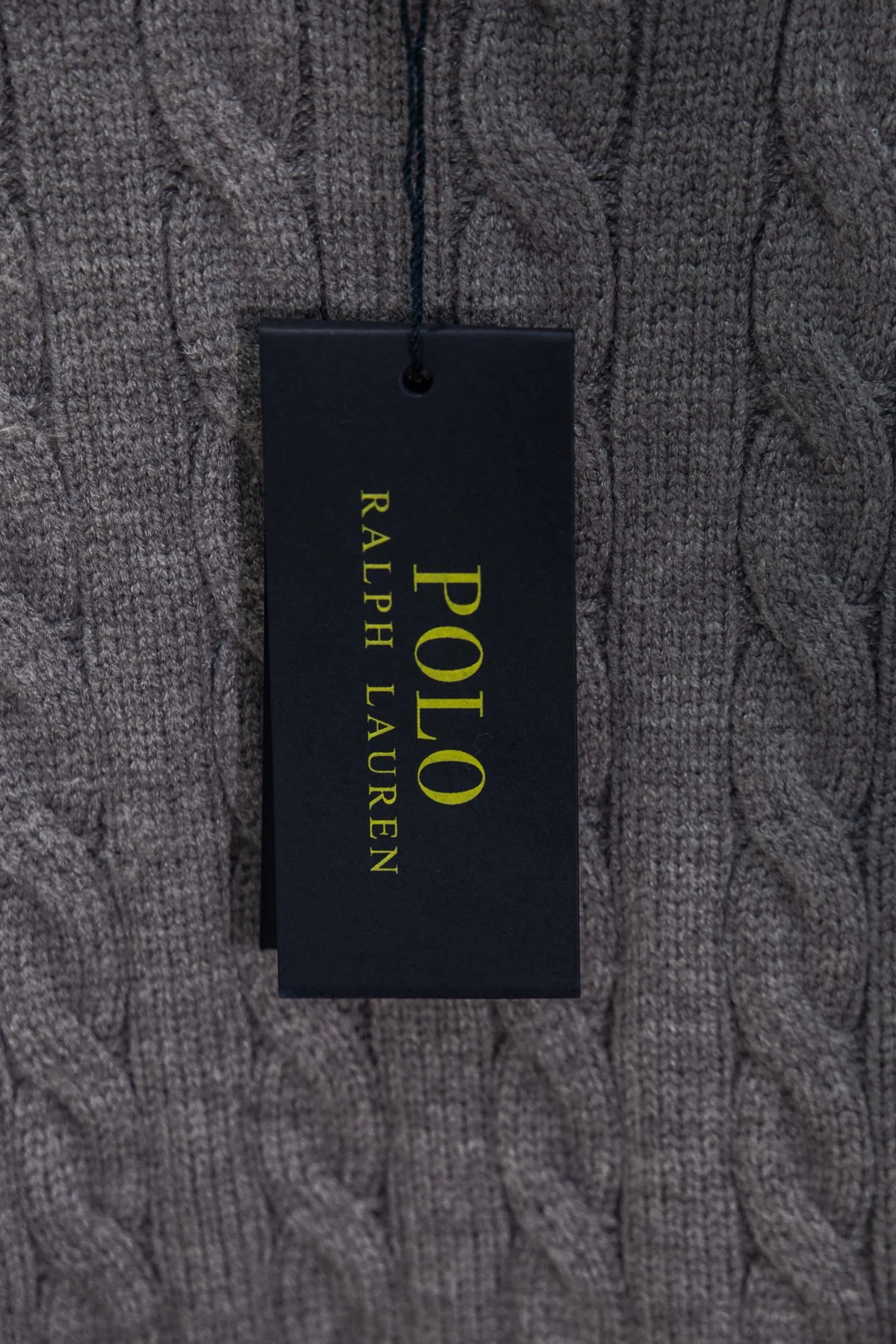 P210 model number: Y195 Ralph Lauren men's round neck sweater men's hemp flower original collar sweater. The version is really good-looking. It can be worn alone or as a jacket to be worn inside or outside. The upper body shows personal fashion charm. Four colors are available. The same style for men and women. A must-see item for new summer products. Tag, hanging grain, washed, packaging bag, full set of accessories. Very good appearance, super exquisite workmanship. Size: S-XL